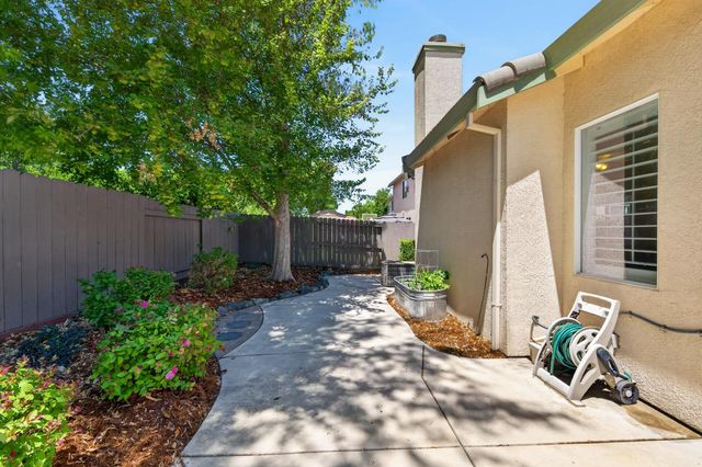380 Lyman Cir, Sacramento, CA 95835