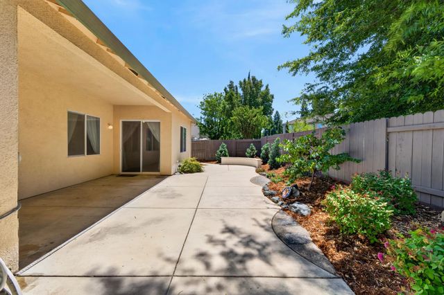 380 Lyman Cir, Sacramento, CA 95835