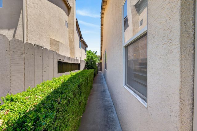 380 Lyman Cir, Sacramento, CA 95835