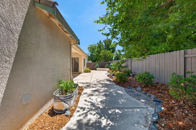 380 Lyman Cir, Sacramento, CA 95835