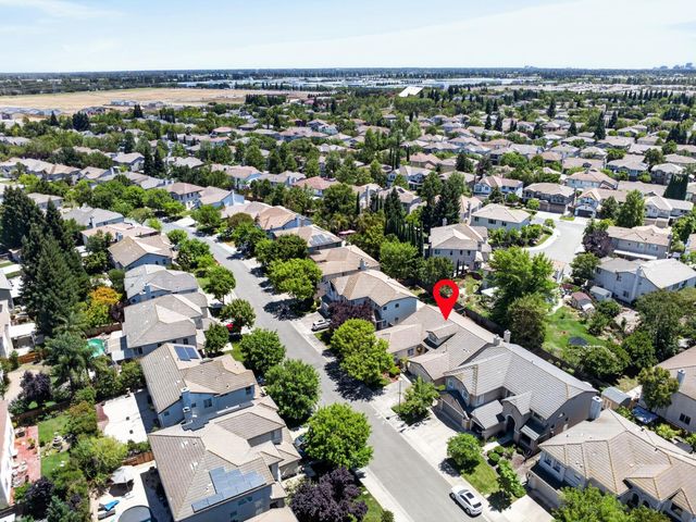 380 Lyman Cir, Sacramento, CA 95835