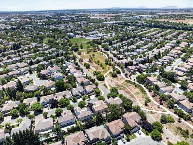 380 Lyman Cir, Sacramento, CA 95835