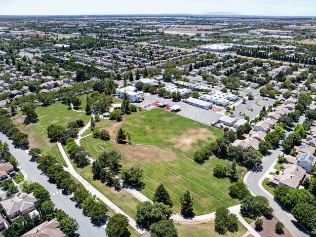 380 Lyman Cir, Sacramento, CA 95835