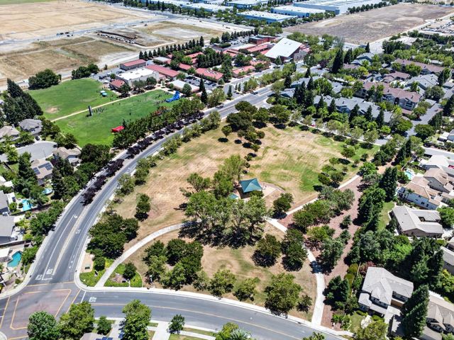 380 Lyman Cir, Sacramento, CA 95835