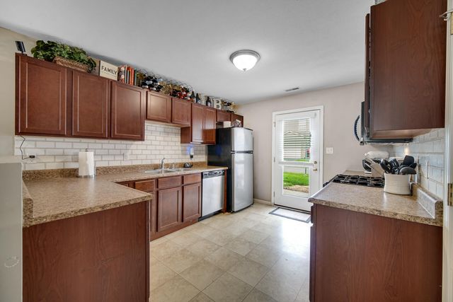 10332 Paramount Way, Cedar Lake, IN 46303