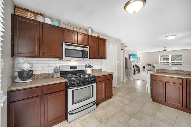 10332 Paramount Way, Cedar Lake, IN 46303