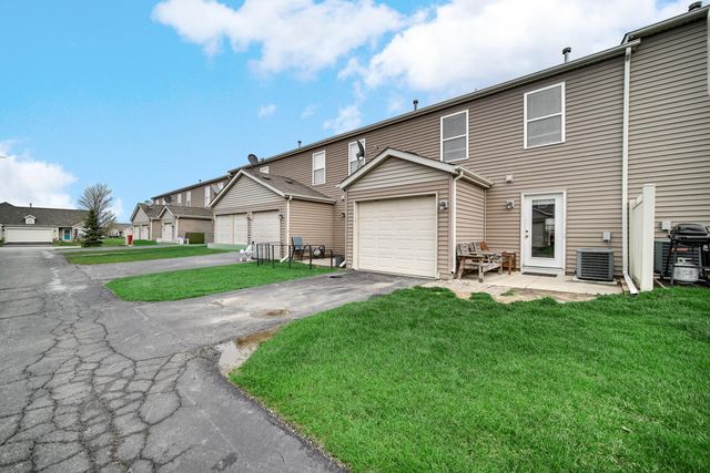 10332 Paramount Way, Cedar Lake, IN 46303