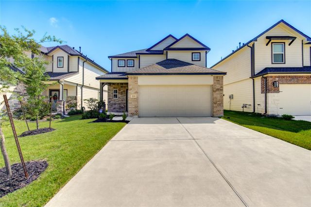 2215 Emerald Diamond Court, Fresno, TX 77545