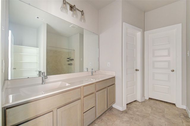 2215 Emerald Diamond Court, Fresno, TX 77545