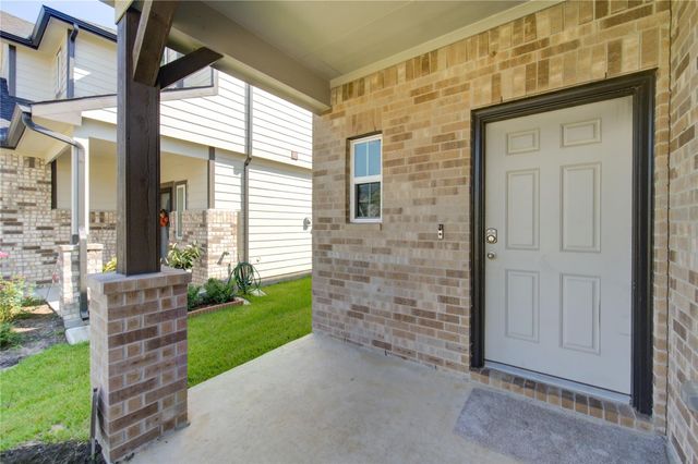 2215 Emerald Diamond Court, Fresno, TX 77545