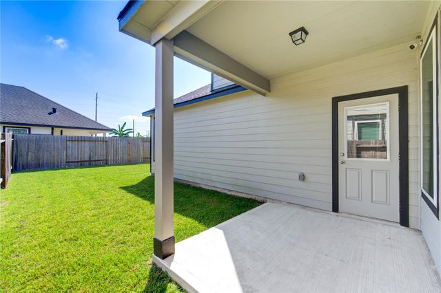 2215 Emerald Diamond Court, Fresno, TX 77545