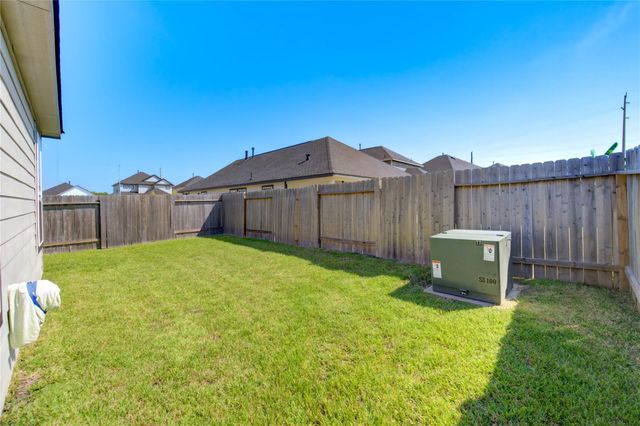 2215 Emerald Diamond Court, Fresno, TX 77545