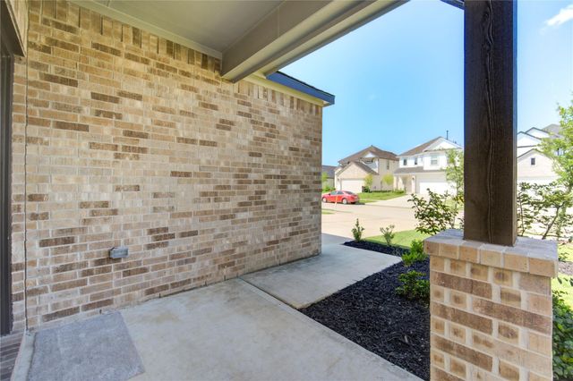 2215 Emerald Diamond Court, Fresno, TX 77545