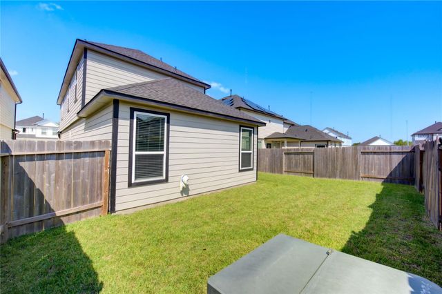 2215 Emerald Diamond Court, Fresno, TX 77545