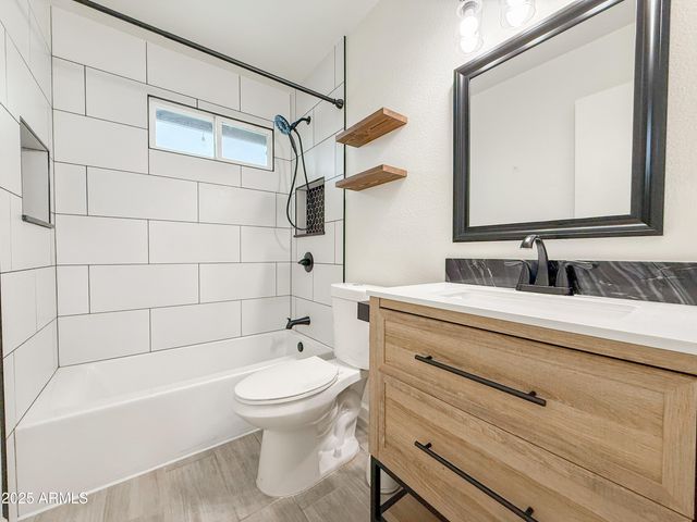 1917 W TOPEKA Drive, Phoenix, AZ 85027