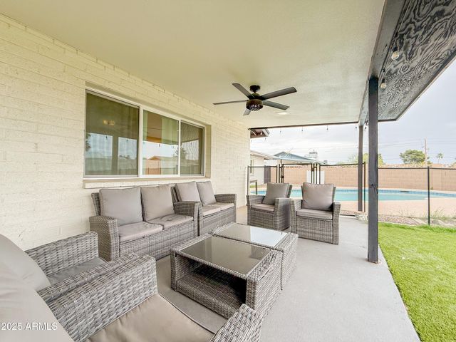 1917 W TOPEKA Drive, Phoenix, AZ 85027