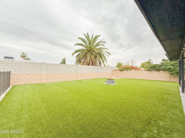 1917 W TOPEKA Drive, Phoenix, AZ 85027