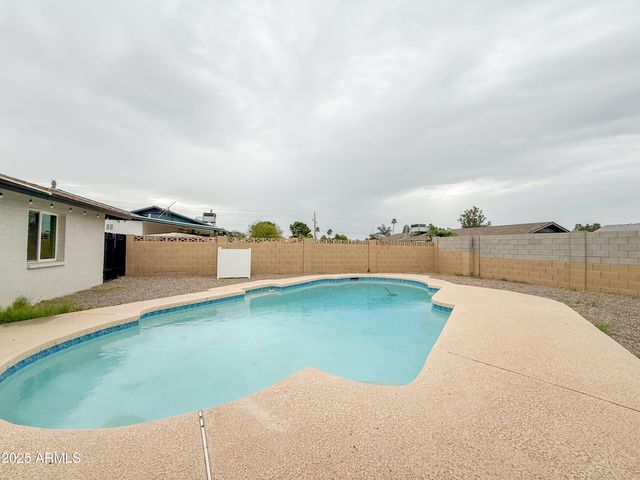 1917 W TOPEKA Drive, Phoenix, AZ 85027