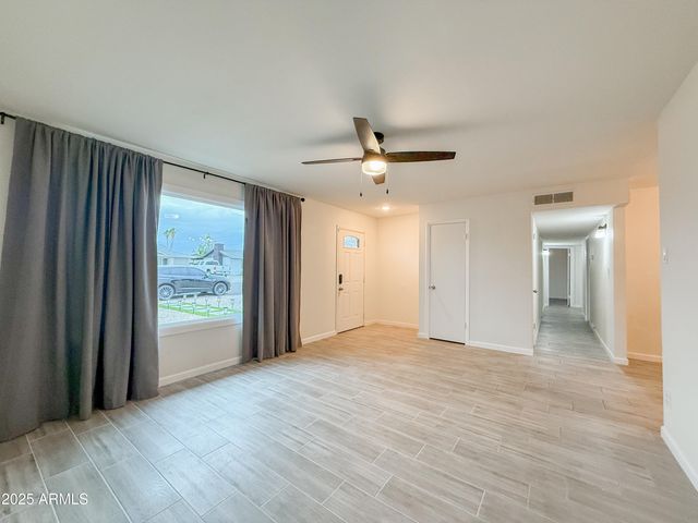 1917 W TOPEKA Drive, Phoenix, AZ 85027