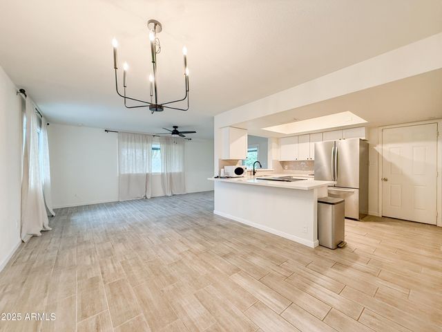 1917 W TOPEKA Drive, Phoenix, AZ 85027