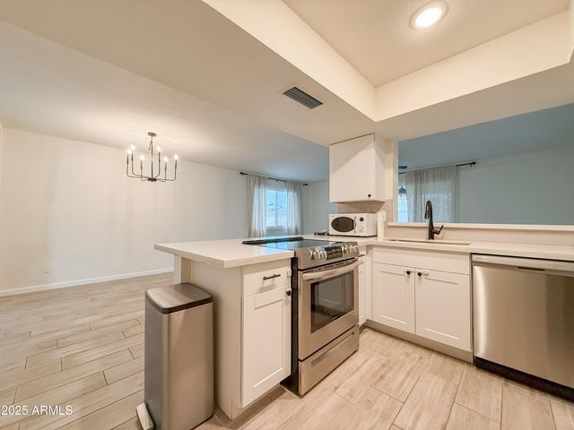 1917 W TOPEKA Drive, Phoenix, AZ 85027