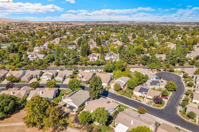 1751 Crispin Dr, Brentwood, CA 94513