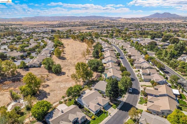 1751 Crispin Dr, Brentwood, CA 94513