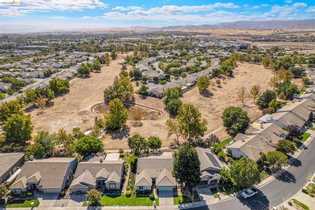 1751 Crispin Dr, Brentwood, CA 94513