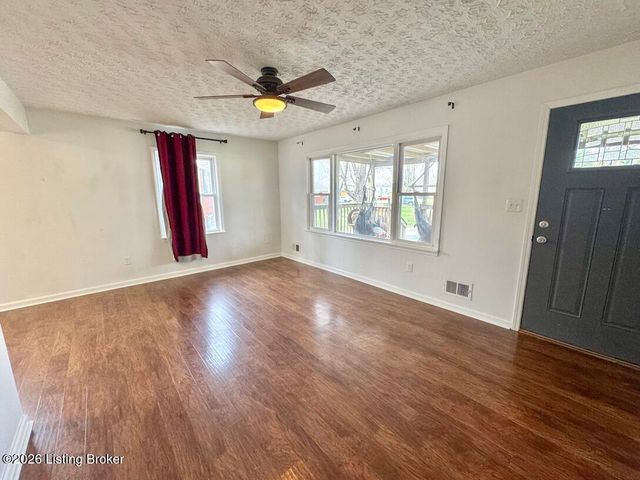 6618 South Dr, Louisville, KY 40272