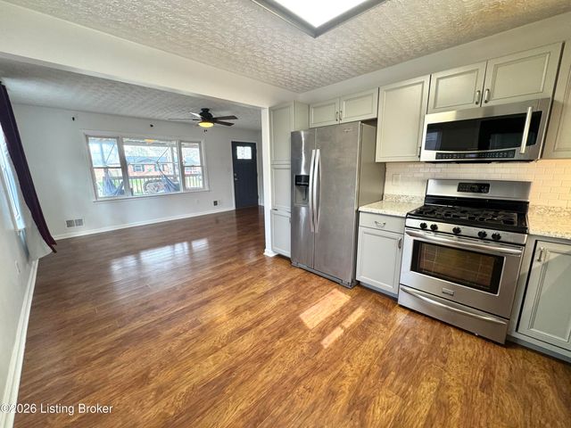 6618 South Dr, Louisville, KY 40272