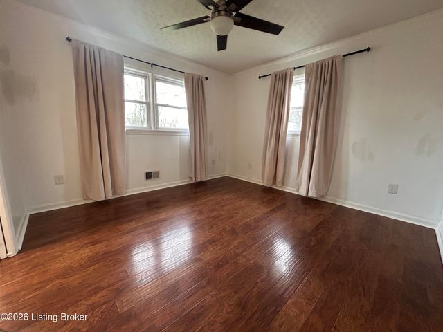 6618 South Dr, Louisville, KY 40272