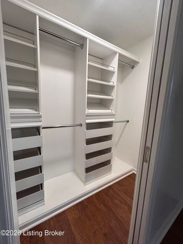 6618 South Dr, Louisville, KY 40272