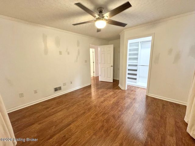 6618 South Dr, Louisville, KY 40272