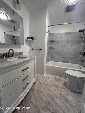 6618 South Dr, Louisville, KY 40272