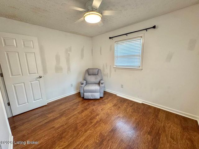 6618 South Dr, Louisville, KY 40272