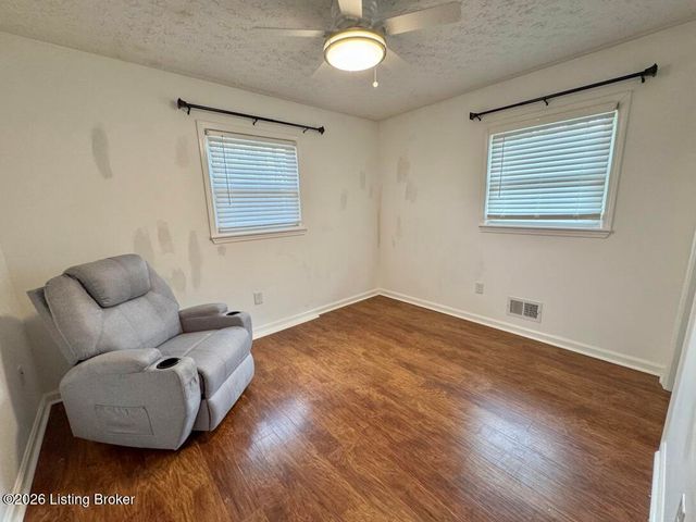 6618 South Dr, Louisville, KY 40272