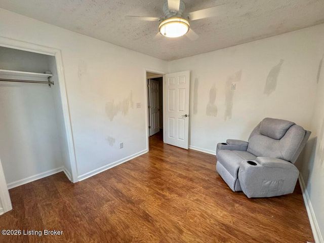 6618 South Dr, Louisville, KY 40272