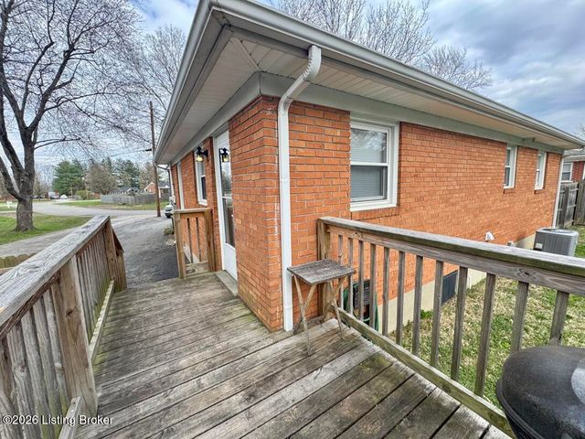 6618 South Dr, Louisville, KY 40272