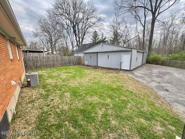 6618 South Dr, Louisville, KY 40272