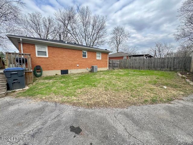 6618 South Dr, Louisville, KY 40272