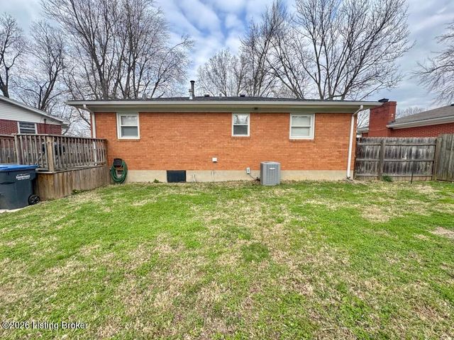 6618 South Dr, Louisville, KY 40272