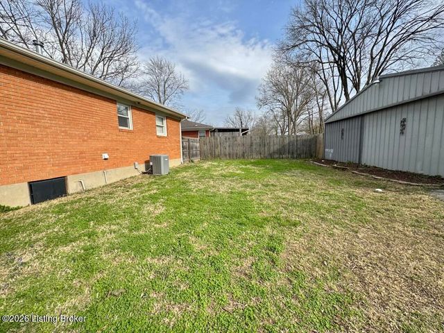 6618 South Dr, Louisville, KY 40272