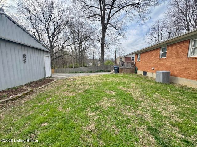 6618 South Dr, Louisville, KY 40272