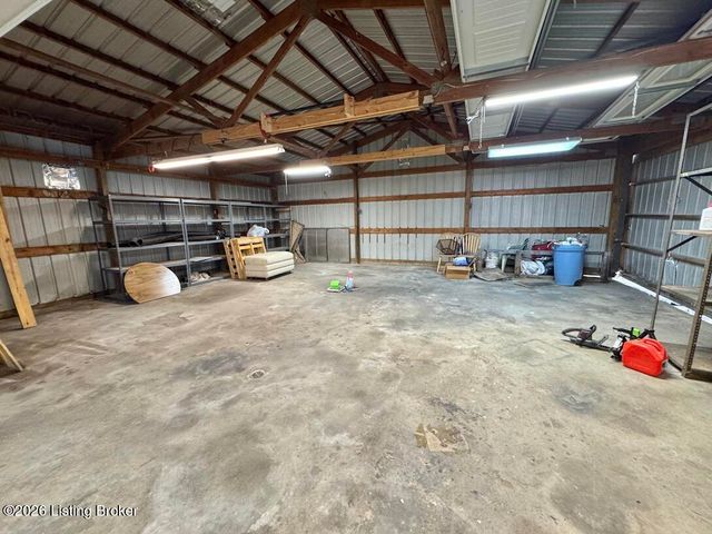 6618 South Dr, Louisville, KY 40272