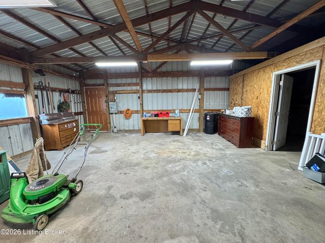 6618 South Dr, Louisville, KY 40272