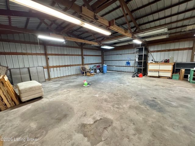 6618 South Dr, Louisville, KY 40272