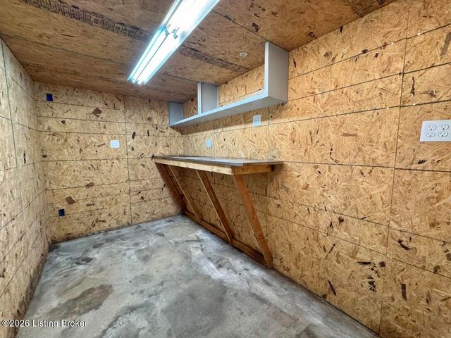 6618 South Dr, Louisville, KY 40272