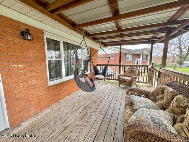 6618 South Dr, Louisville, KY 40272