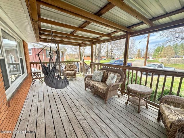 6618 South Dr, Louisville, KY 40272