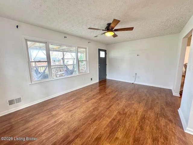 6618 South Dr, Louisville, KY 40272